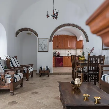 Santorini 180 Degrees Пиргос